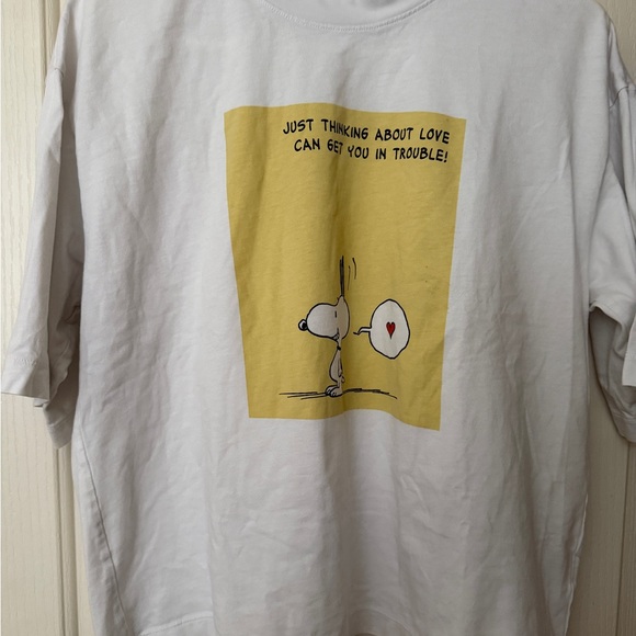 Uniqlo Peanuts CollectionWhite T-Shirt with Snoopy Graphic - Picture 1 of 1
